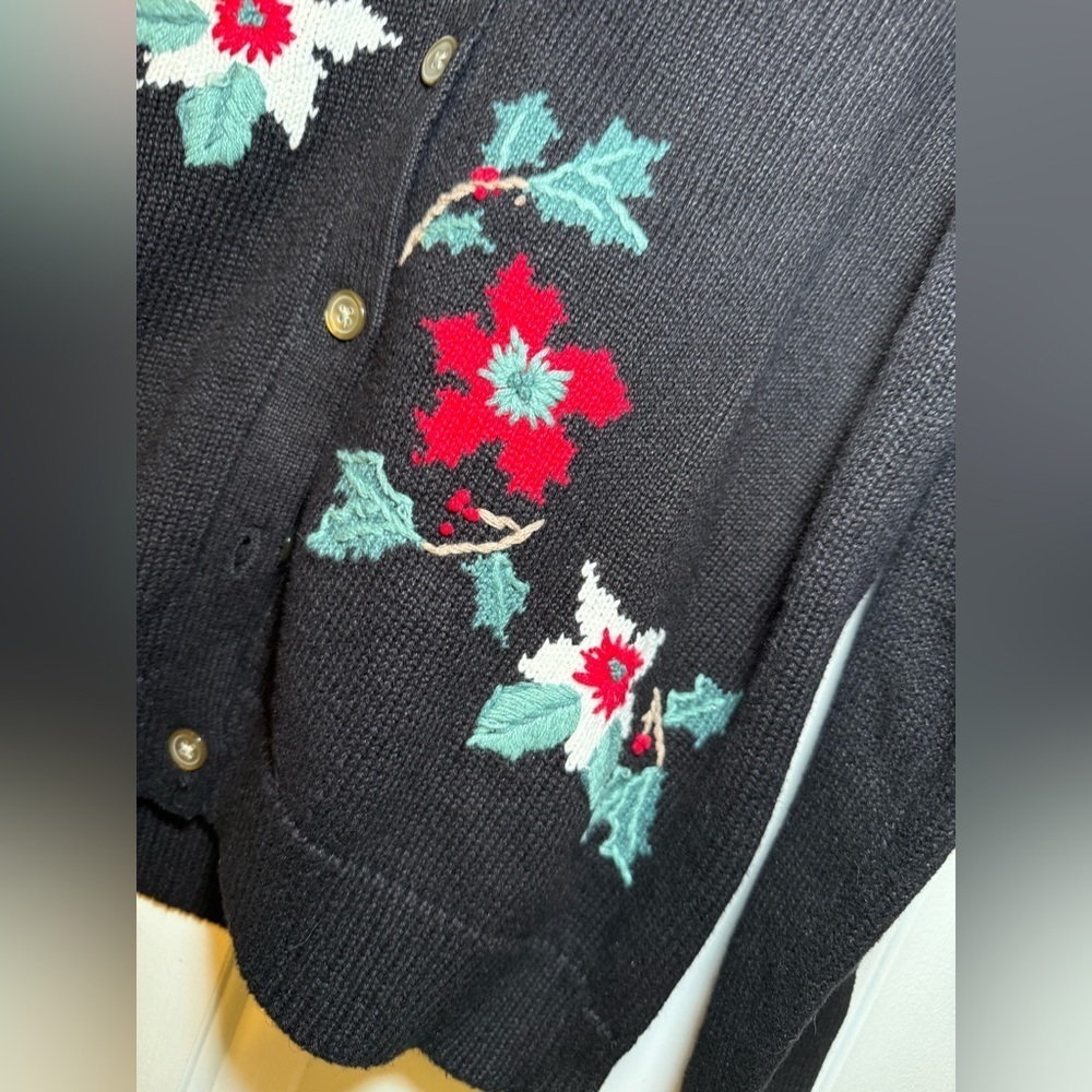 Classic Elements Christmas Holly Embroidered Black Sweater Cardigan Medium NWT - Picture 4 of 9